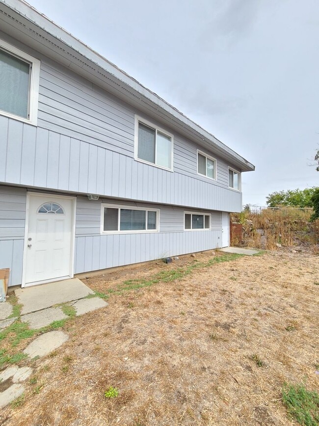 Building Photo - 302 N Argonne Rd