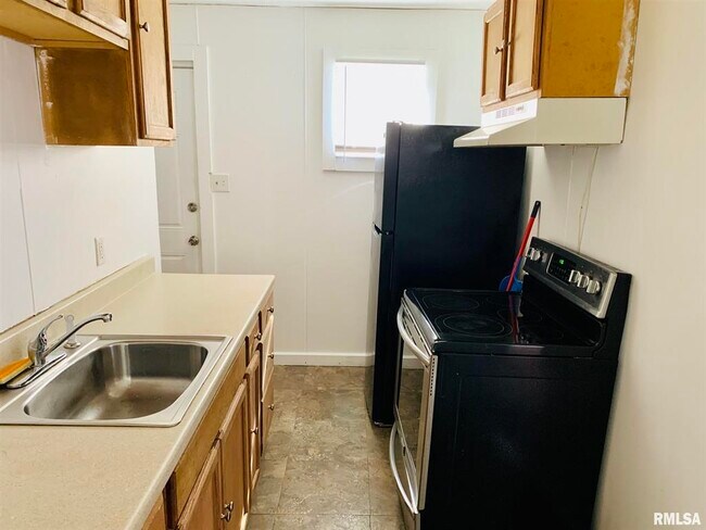 Building Photo - 1118 S Martin Luther King Jr Dr