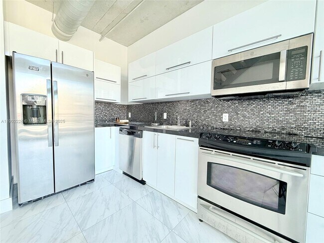 Building Photo - 690 SW 1st Ct