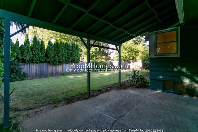 Building Photo - Spacious Mid-Century Three Bedroom Home In Woodstock!