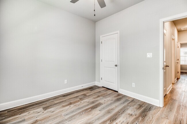 Building Photo - 2819 Orchid Dr