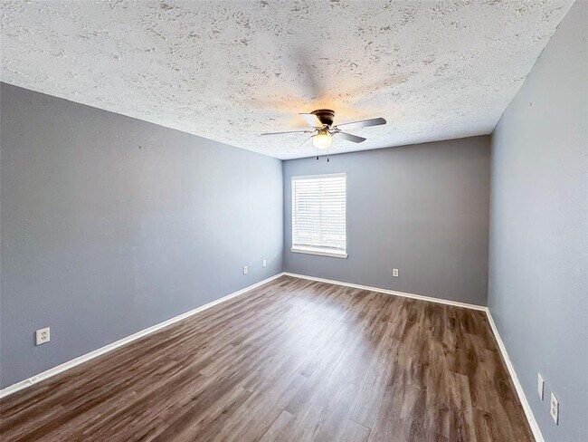 Building Photo - 10555 Turtlewood Ct