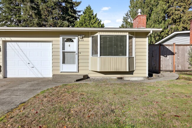 Building Photo - Move in ready! Charming Duplex in Tumwater...