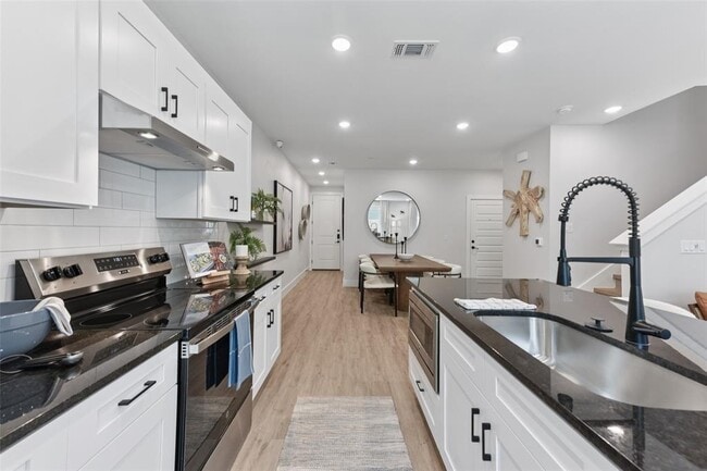 Building Photo - 7603 Strong Bow Ct