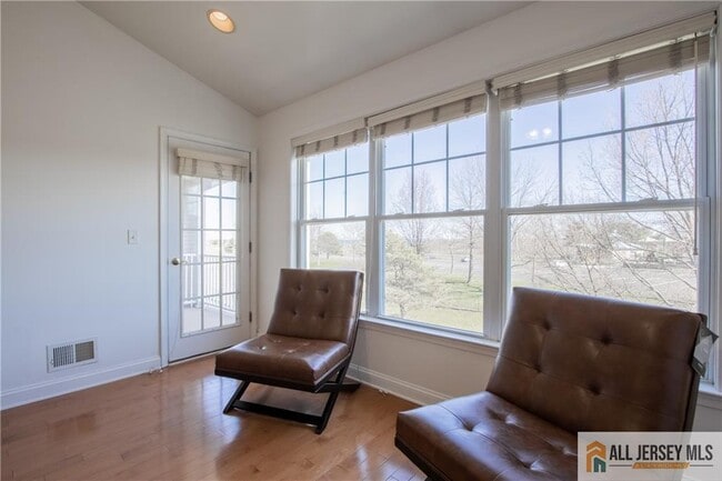 Building Photo - 98 S Shore Dr