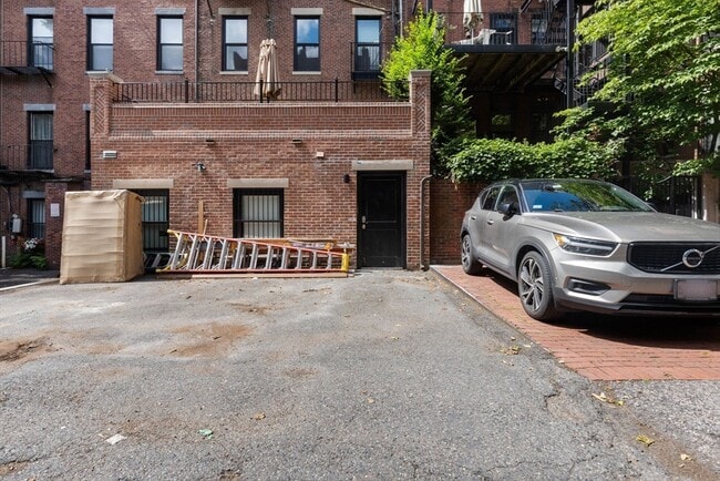 Building Photo - 230 Marlborough St