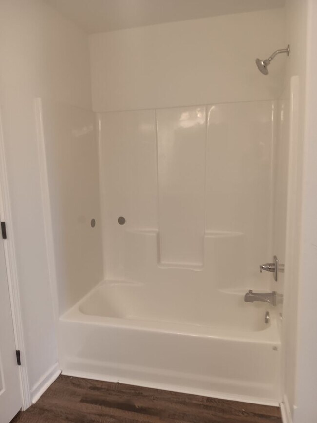 Building Photo - Cozy New 3 Bedroom Townhome in Carl Junction!