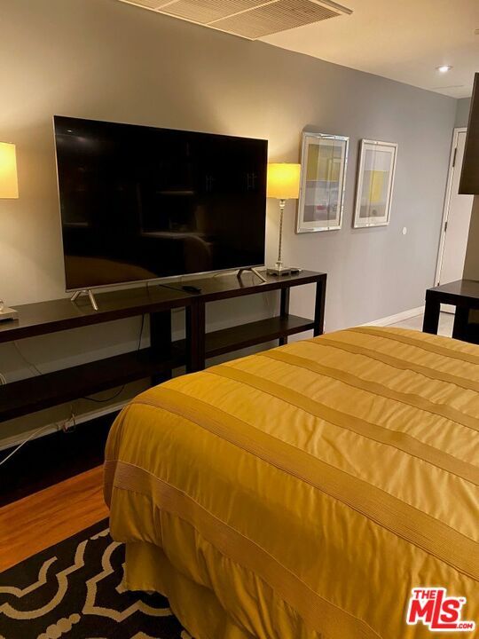 Building Photo - 10660 Wilshire Blvd