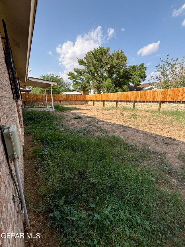 Building Photo - 10960 Ernie Banks Dr