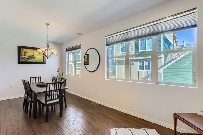 Building Photo - Spacious 2BDR Modern Townhome in Louisville