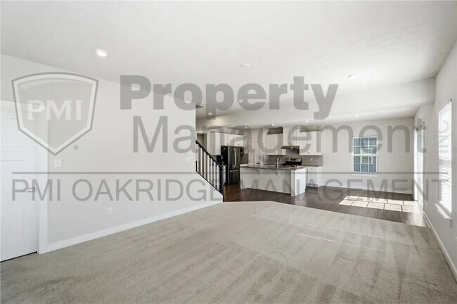 Building Photo - 3 Bed 3 1/2 Bath Single Family Home with Attached 2 Car Garage