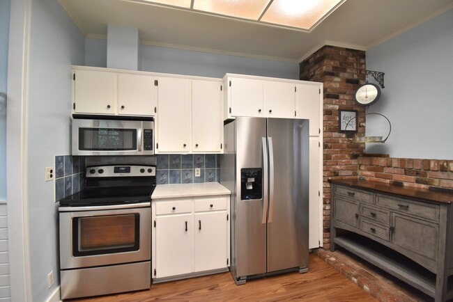 Building Photo - Beautiful Unique Home in Downtown Lebanon!