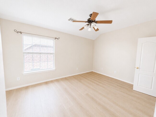 Building Photo - 223 Wild Oak Run