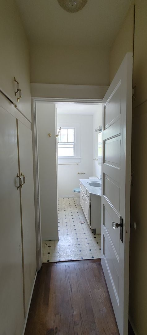 Building Photo - Affordable Downtown 3 Bedroom Rental