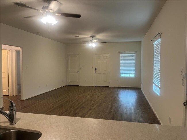 Building Photo - 117 Galaxy Wy