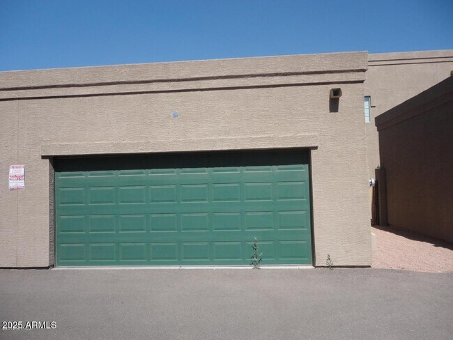 Building Photo - 2838 E Tracy Ln