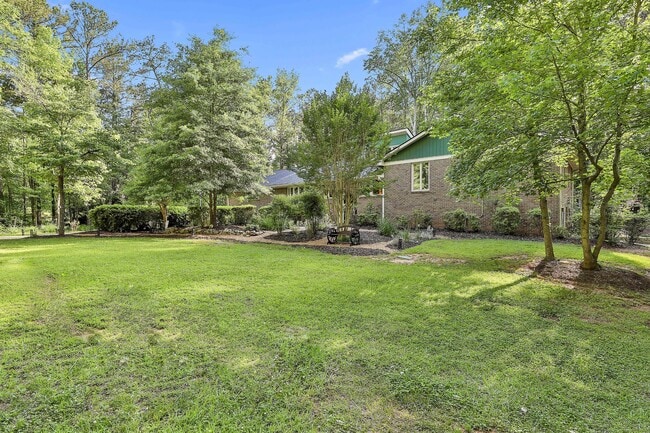 Building Photo - 120 Tall Pine Dr