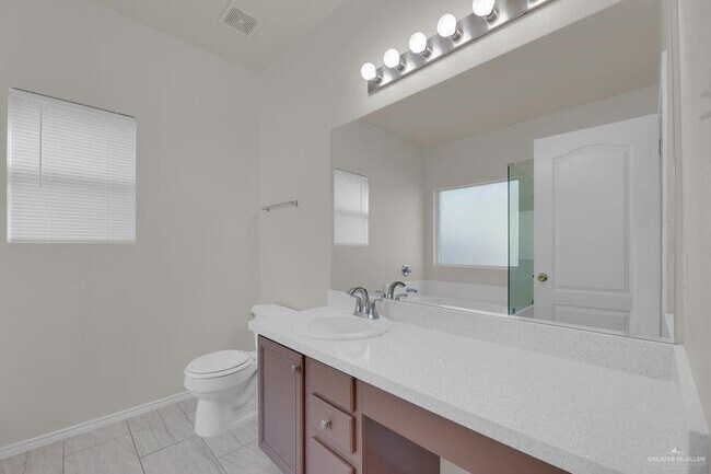 Building Photo - 21 N 21st St