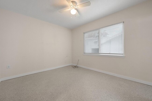 Building Photo - 308 Ohio Pl