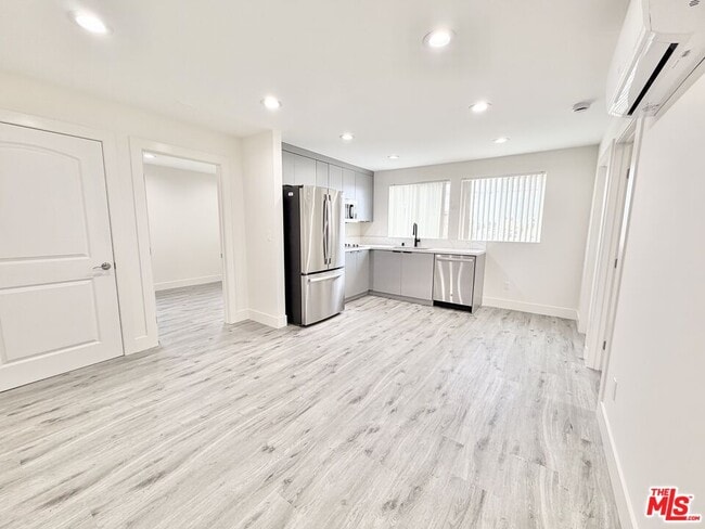 Building Photo - 140 W 93rd St