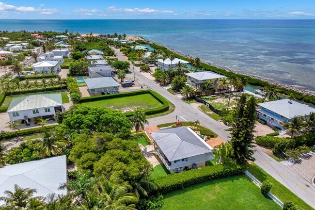 Building Photo - 235 W Seaview Cir