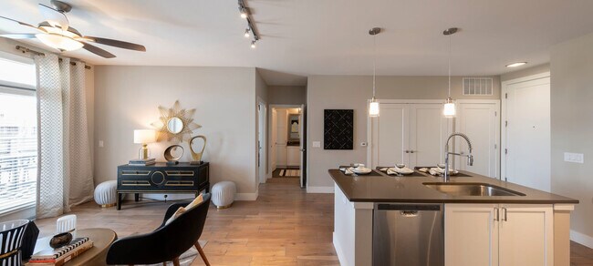 Building Photo - Carter