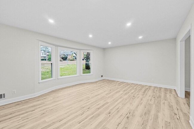 Building Photo - 1306 Dominica Dr