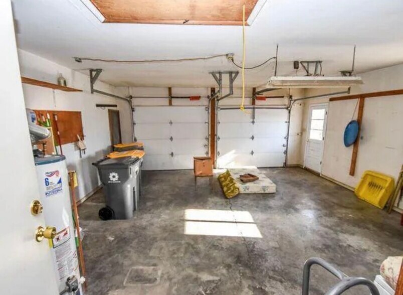 Building Photo - 731 S Woodlawn Ave