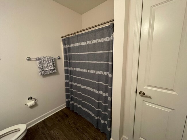 Building Photo - Recently renovated condominium in the well sought-after Crow Creek subdivision!