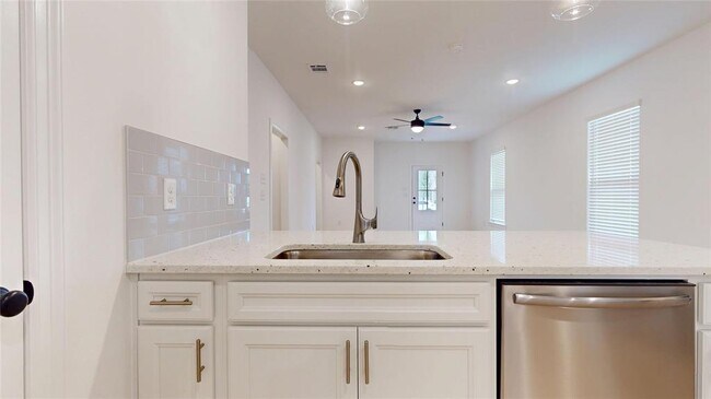 Building Photo - 1003 Pecan Harvest Dr