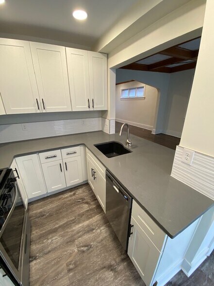 Primary Photo - 114 N 38th St
