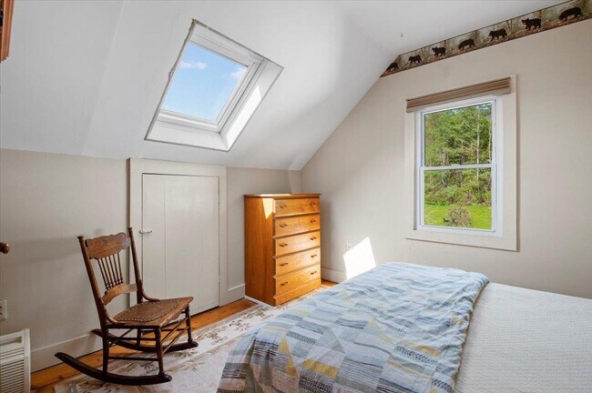 Building Photo - 627 W Rd