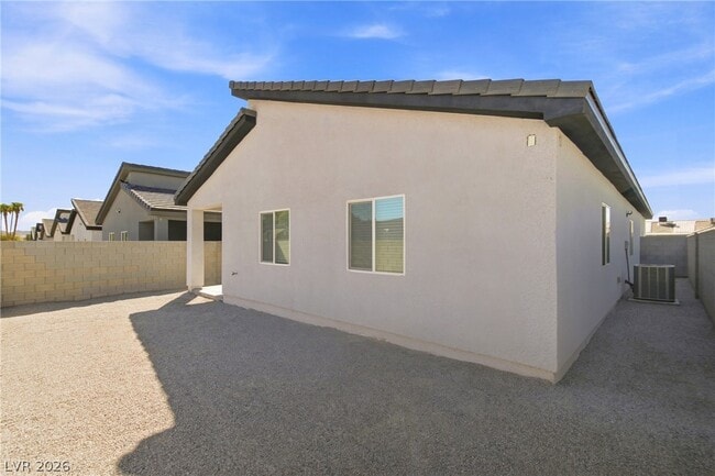 Building Photo - 4060 E Welter Ave