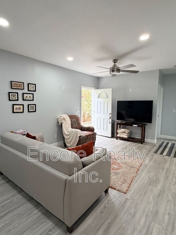 Building Photo - 10628 Louisa Dr