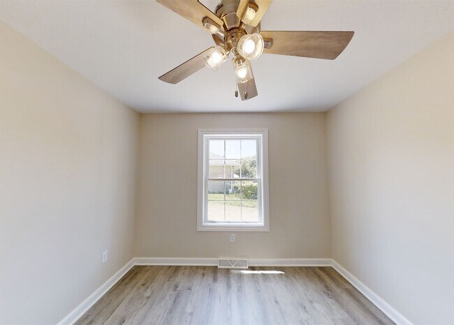 Building Photo - 934 E 41st St