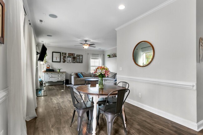 Building Photo - 230 Parrish Ln