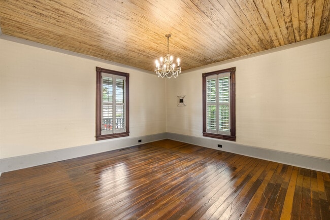 Building Photo - 479 W Park St