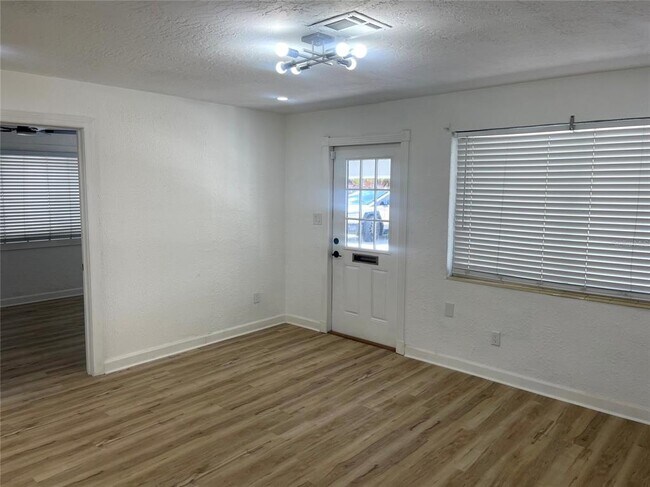 Building Photo - 3717 Belmont Blvd