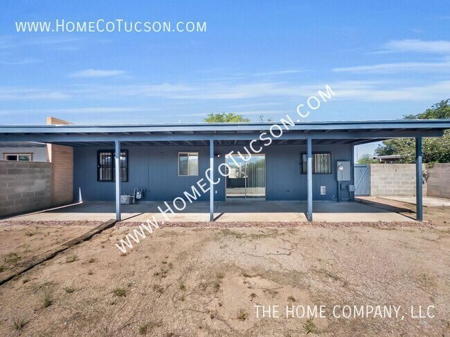 Building Photo - 2349 S Saddleback Ave