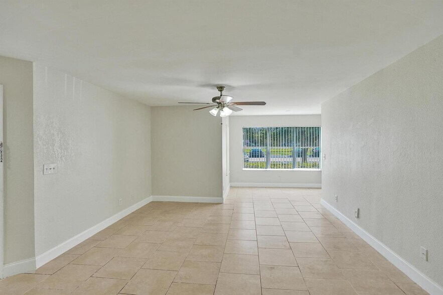 Building Photo - 12650 Vista Isles Dr