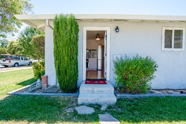 Building Photo - 3985 Royal Arch Dr