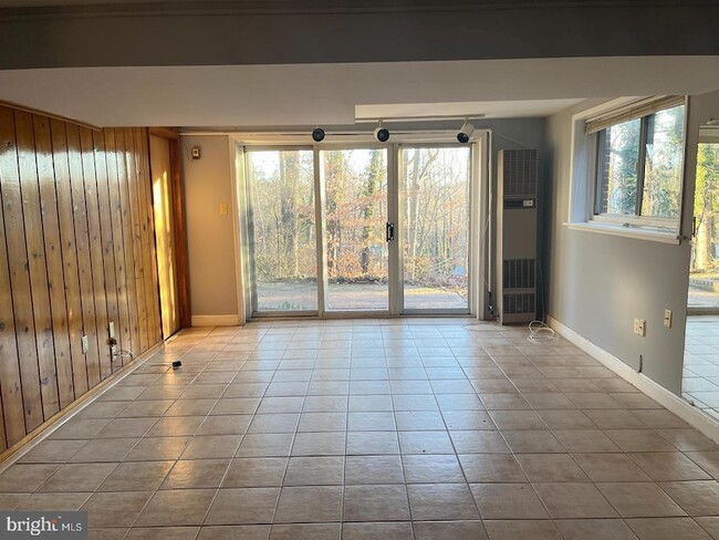 Building Photo - 6323 Fenton Ct