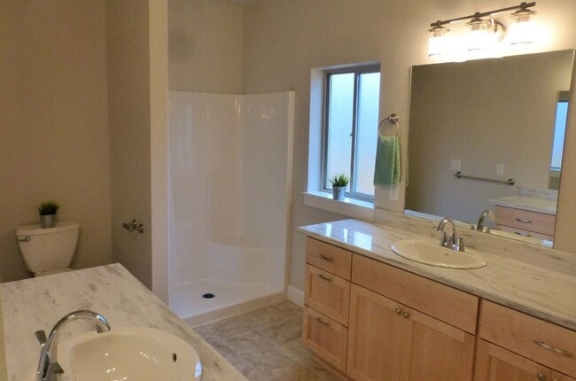 Building Photo - 3 Bed / 2 Bath Two-Story Home with 2-Car Garage & A/C
