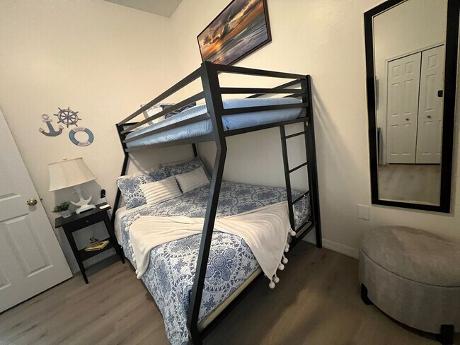 Building Photo - 533 SE 21st Ave