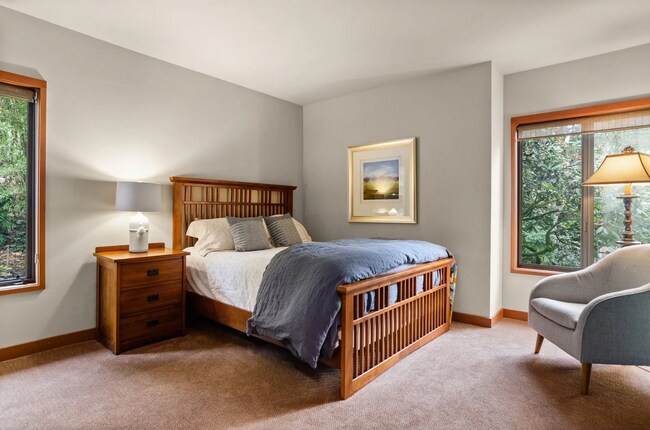 Building Photo - Stunning Portland Home with Open Floor Plan, Gourmet Kitchen, and Spa-Like Bathroom!