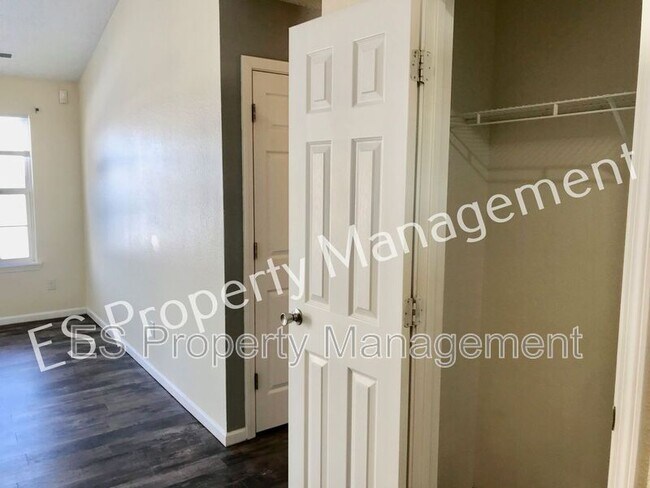 Building Photo - 5742 Ashcroft Dr