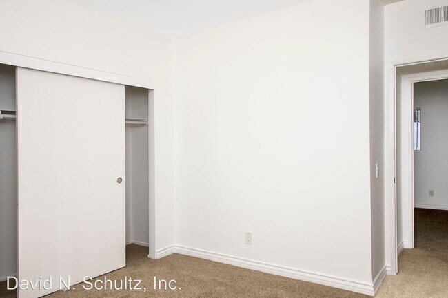 Building Photo - 520 W Wilson Ave