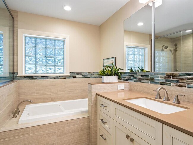 Building Photo - 606 Owl Way