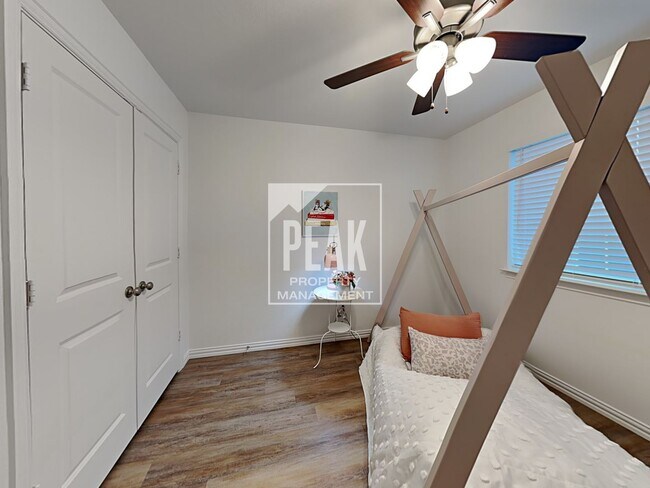 Building Photo - Spooky Move-In Special - Sign a lease by 1...