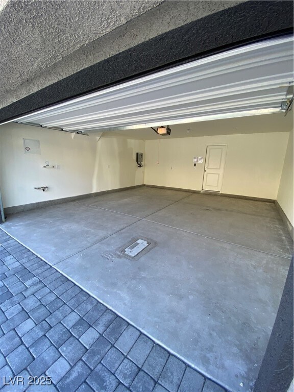 Building Photo - 345 Summer Sparrow Ave